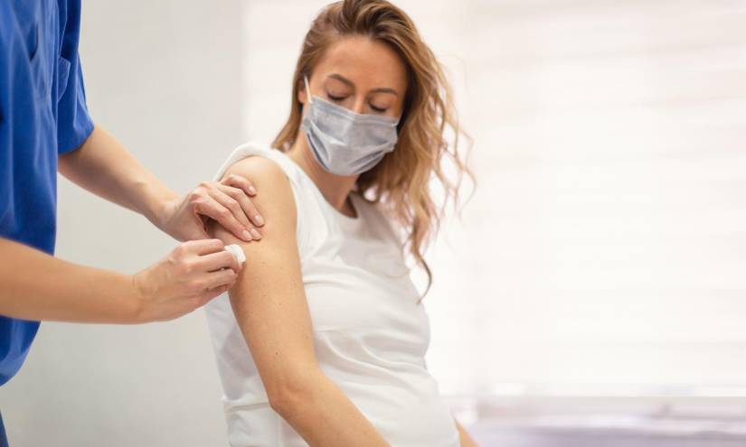 Las vacunas protegen más a las embarazadas y a los bebés si se administran en el tercer trimestre