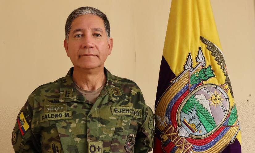 Calero se formó como piloto de helicóptero, se capacitó en seguridad de vuelos.