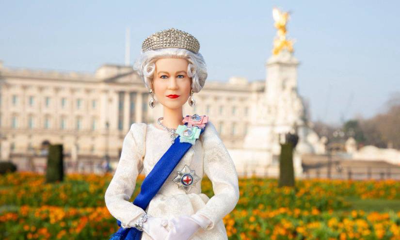 Matel lanzó una barbie de la reina Isabel.