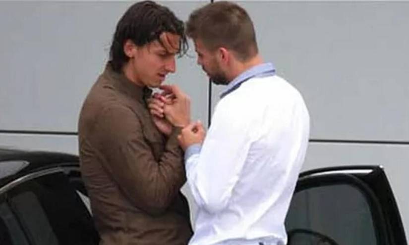 Imagen de archivo de Piqué y Zlatan. La polémica imagen levantó rumores que el exfutbolista desmintió en aquel entonces. Piqué declaró que se trataba de un momento de amigos, y que él era un hombre “de tacto”.