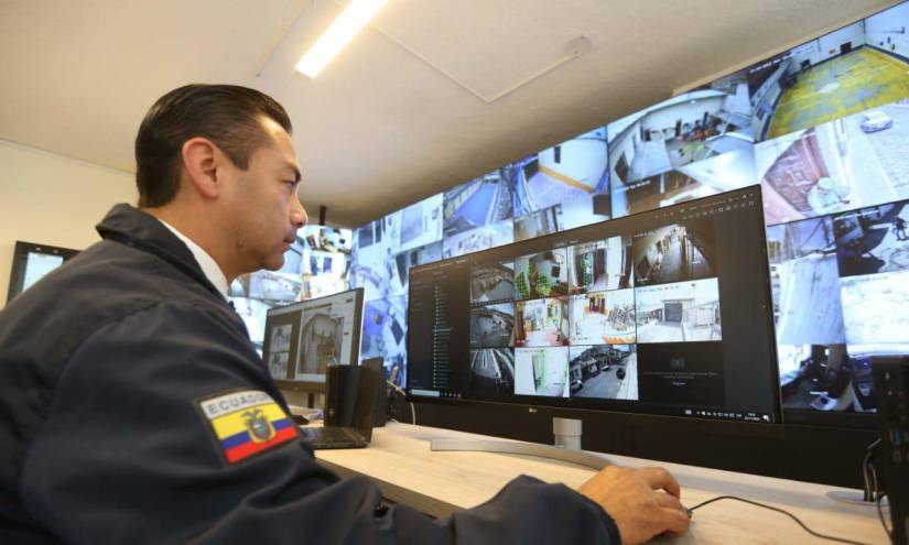 Una imagen del centro de monitoreo de prisiones en Ecuador.