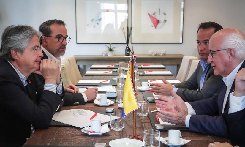 El presidente Guillermo Lasso, el canciller Gustavo Manrique y el ministro de Gobierno, Henry Cucalón, mantuvieron una reunión con el Diputado de la Unión Europea, Javier Zarzalejos para tratar la exención de la visa Schengen para Ecuador.
