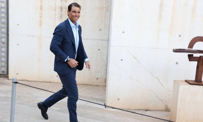 El tenista Rafa Nadal llega al photocall de los Primeros Premios Fundación Rafa Nadal, en Es Baluard Museu d’Art Contemporani de Palma, a 27 de marzo de 2023, en Palma de Mallorca, Mallorca, Baleares (España).