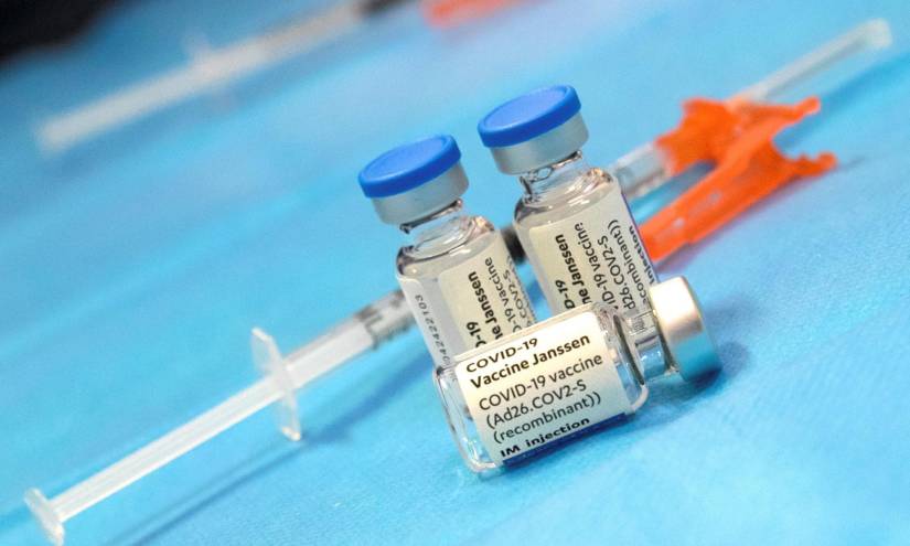 Fotografía de archivo en la que se registraron tres dosis de la vacuna de Janssen contra la Covid-19. EFE/Javier Cebollada