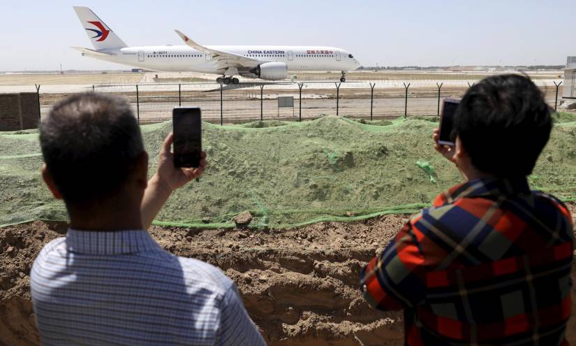 Avión con más de 130 personas se estrella en el sur de China