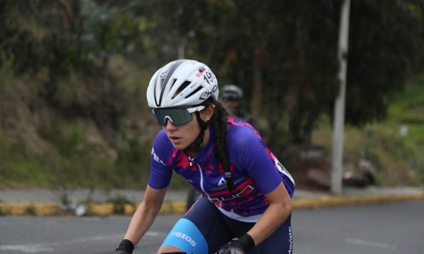 La ciclista Ana Vivar gana la Clásica de Tungurahua