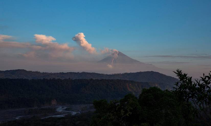El volcán Sangay genera 874 explosiones en un día