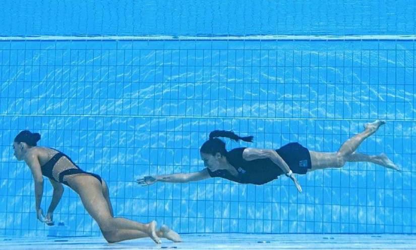 Rescatan a nadadora tras desmayarse en el agua