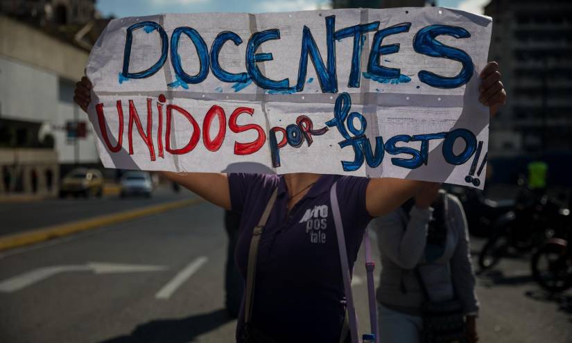 El salario de los profesores en Venezuela es de máximo 11 dólares, según ONG