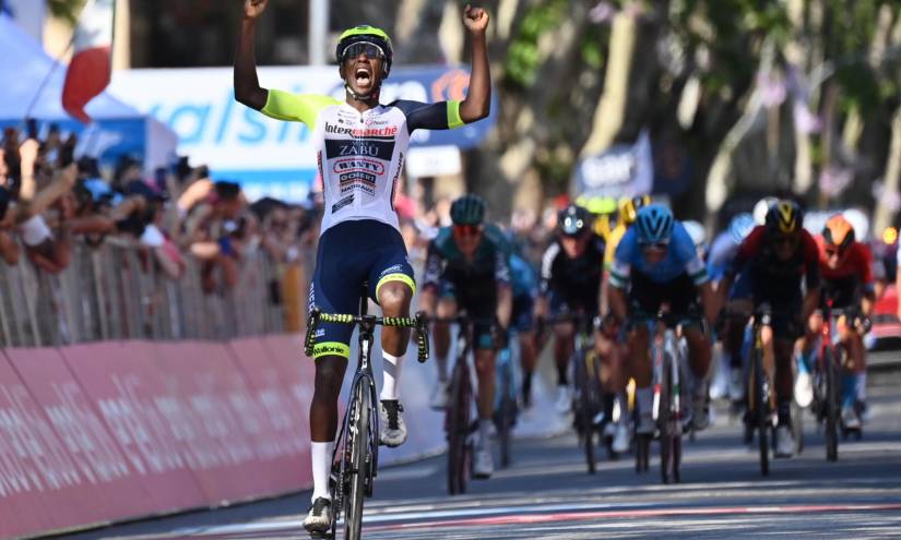 Giro de Italia: Girmay gana el duelo a Van del Pol y Carapaz terminó quinto