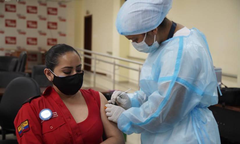 Ecuador espera vacunar a 1,8 millones hacia el 24 de mayo