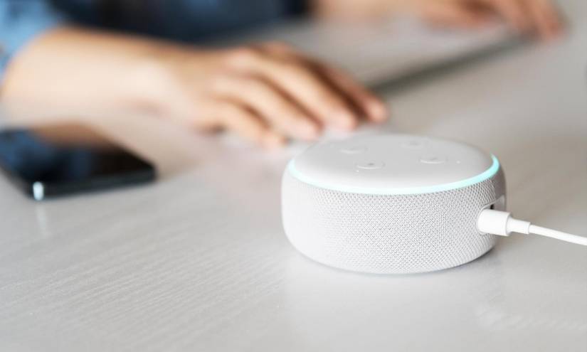 Alexa es un asistente virtual desarrollado por la empresa Amazon.