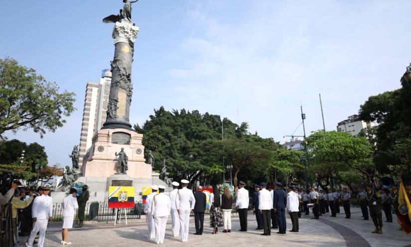 Ofrenda del Consejo Nacional Electoral a la conmemoraciòn de los 203 años de Independencia de Guayaquil.