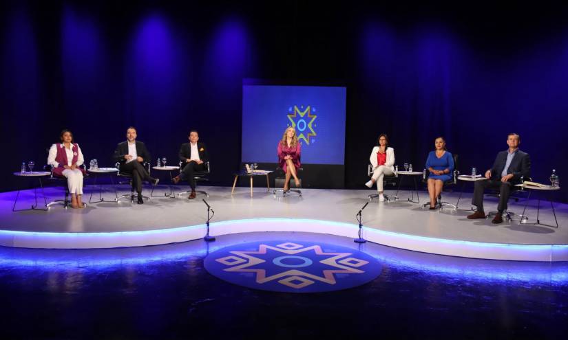 El primer bloque de debate estuvo integrado por seis candidatos.