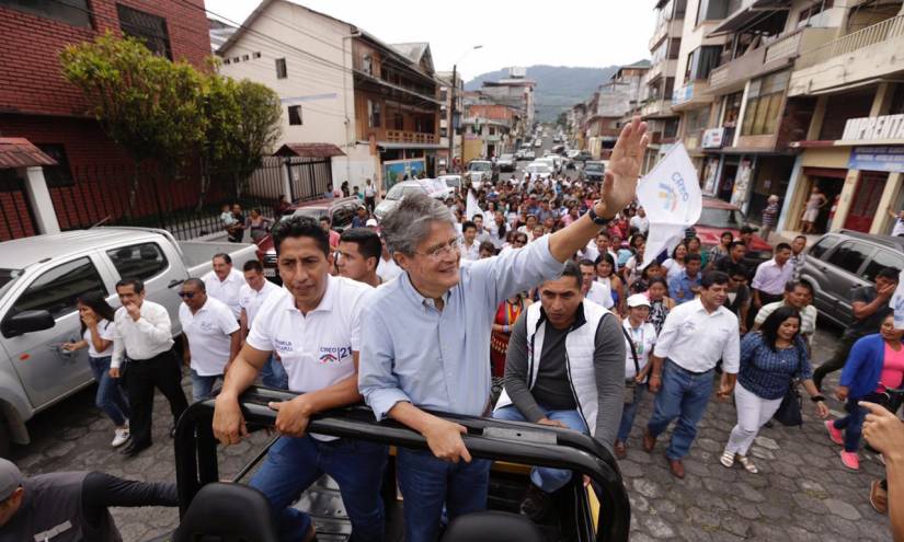 Franklin Galarza, alcalde de Morona y presidente de la Asociación de Municipalidades Ecuatorianas, junto al actual presidente Guillermo Lasso en una caravana política, en miras a las elecciones seccionales del 2019.