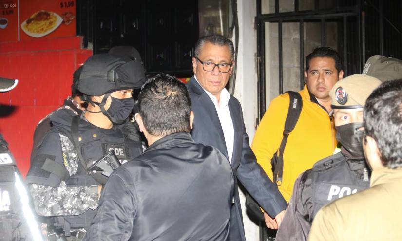 Imagen del expresidente Jorge Glas ingresando a la cárcel 4 de Quito, en mauo del 2022.