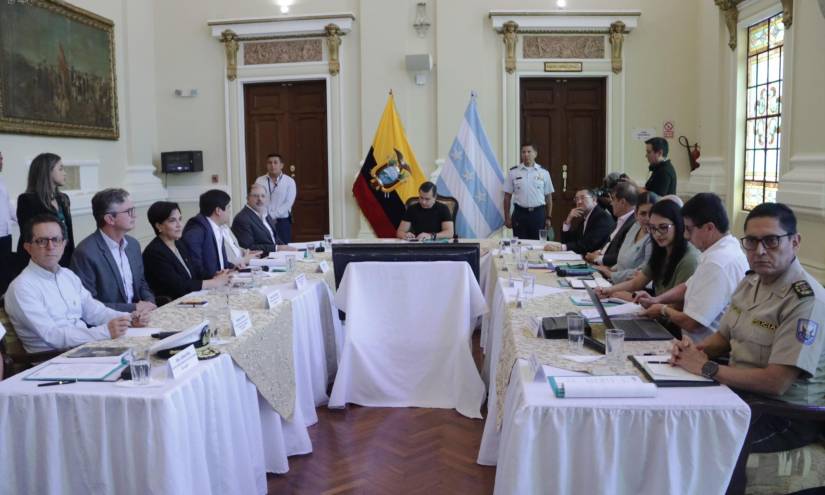 En el salon principal de ls Gobernación del Guayas, se realiza el Consejo de Seguridad Pública y del Estado.