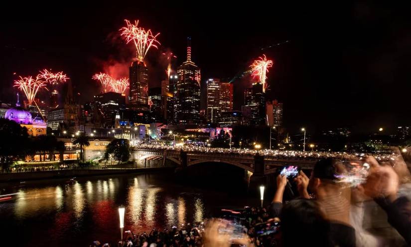 Fuegos artificales en la ciudad de Melbourne, Australia.