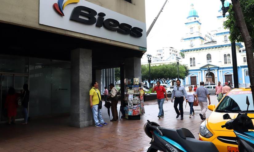 Imagen de archivo de la agencia del Biess en el centro de Guayaquil.