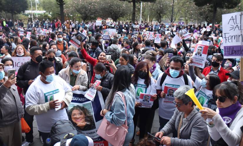 Manifestación en Quito tras el anuncio del hallazgo del cuerpo de María Belén Bernal.