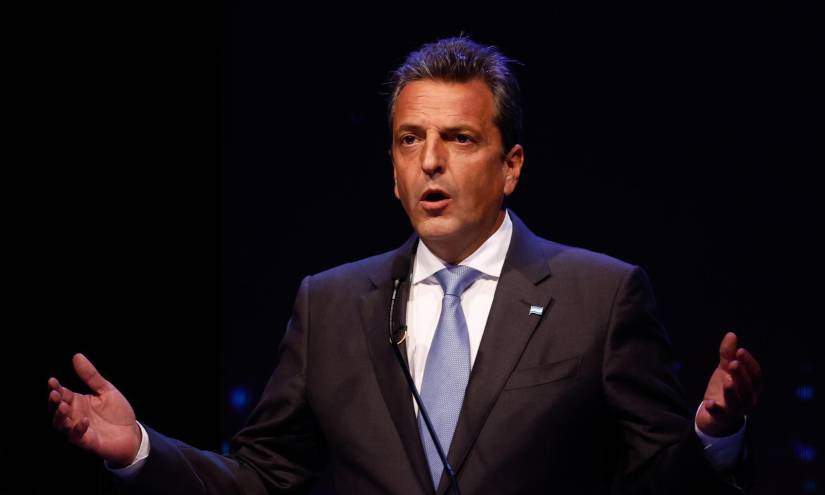 Sergio Massa, candidato a la presidencia de Argentina, habla durante el Debate Presidencial 2023, en Santiago del Estero (Argentina).