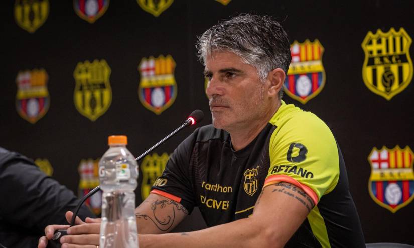 Diego López, entrenador uruguayo, comentó que Leonai Souza no llegaría al Clásico del Astillero.