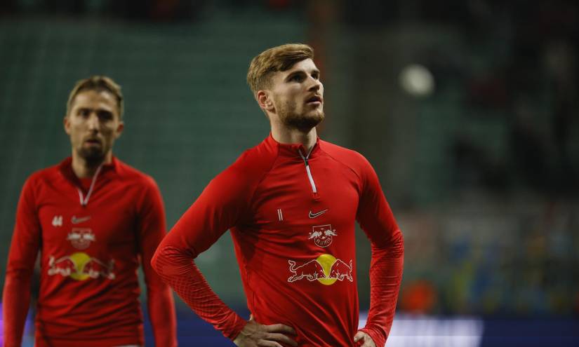 En foto del miércoles 2 de noviembre del 2022, Timo Werner del Leipzig ingresa al campo antes del encuentro ante el Shakhtar Donetsk. El jueves 3 de noviembre del 2022, Werner se perderá el Mundial después de que el Leipzig confirmó que sufrió un desgarre en el tobillo y estará fuera el resto del 2202. (AP Foto/Michal Dyjuk)