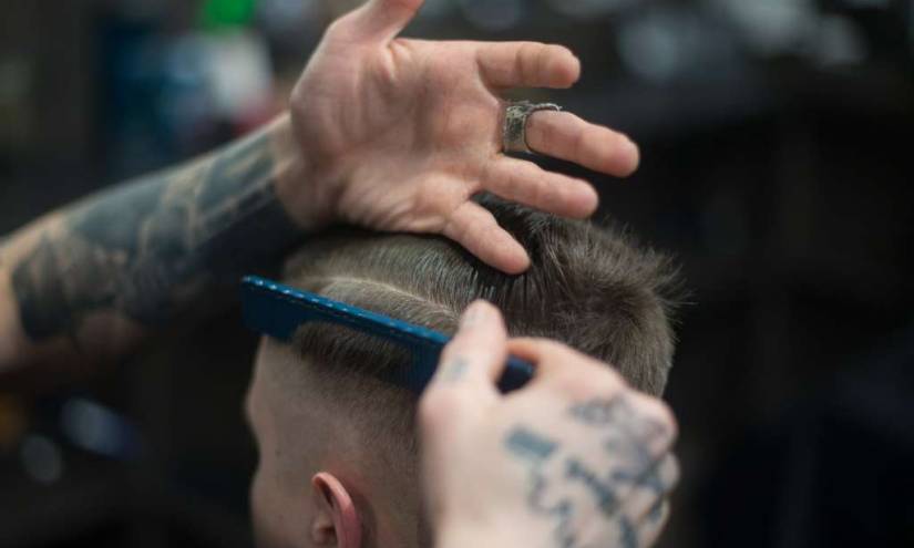 La sorpresa para un joven con cáncer al ir a la peluquería