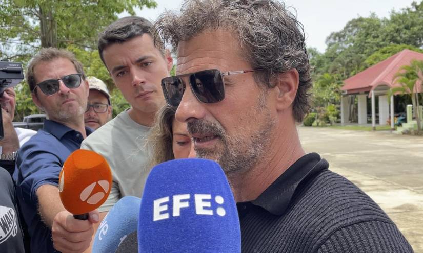 Captura de video de la llegada del actor español Rodolfo Sancho a la prisión de Koh Samui, donde se encuentra su hijo Daniel Sancho, acusado del asesinato de Edwin Arrieta