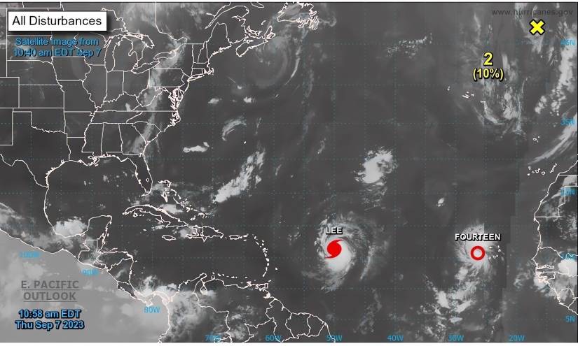 Imagen satelital cedida este 7 de septiembre de 2023 por la Oficina Nacional de Administración Oceánica y Atmosférica (NOAA) a través del Centro Nacional de Huracanes (NHC) de Estados Unidos que muestra la localización del huracán Lee y de la depresión 14 en el Atlántico