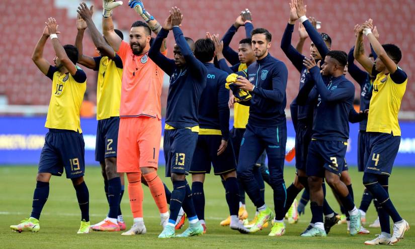 Ecuador vuelve a línea de 3 para tratar de sorprender a Uruguay