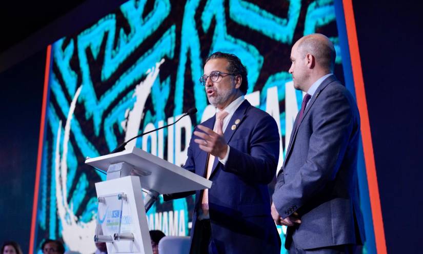 El ministro de Ambiente, Gustavo Manrique, y el ministro de Producción, Julio José Prado en el evento.