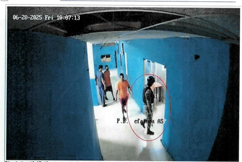 La cámara de vigilancia captó cuando un militar ingresó al consultorio donde estaba alias Fede.