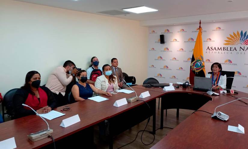 Durante la sesión también acudieron representantes de las zonas notificadas para ser desalojadas.