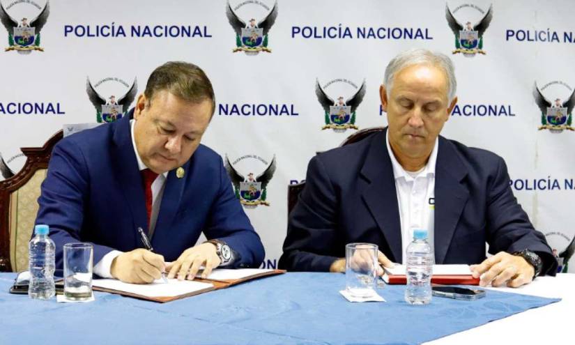 Imagen de Juan Zapata, ministro del Interior, y Carlos Maza, representante de OUR en América Latina, el pasado 31 de julio.