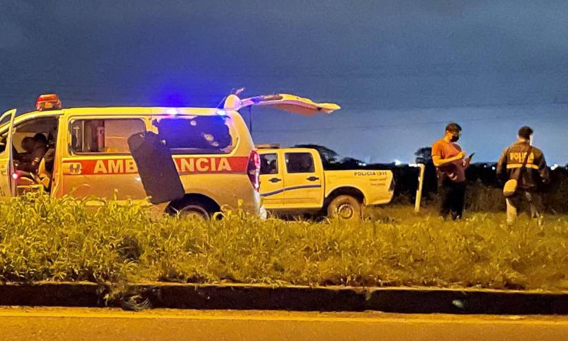 Más de 30 disparos recibió una ambulancia en la vía Durán-Boliche.