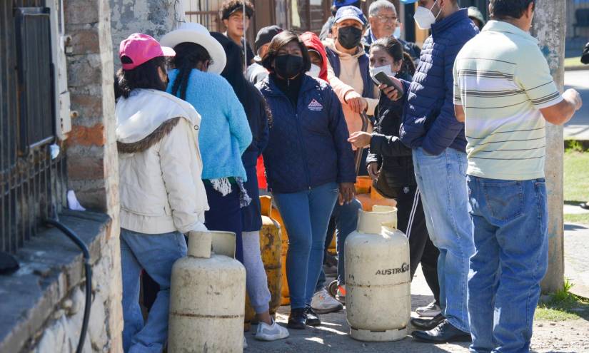 En Cuenca, este jueves, varios depósitos de cilindros de gas no pudieron proveer a sus clientes ya que no estaban abastecidos.