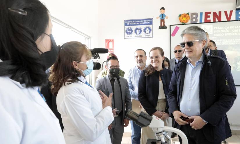 El Jefe de Estado estuvo en la Unidad Educativa Réplica Mejía, sur de Quito.