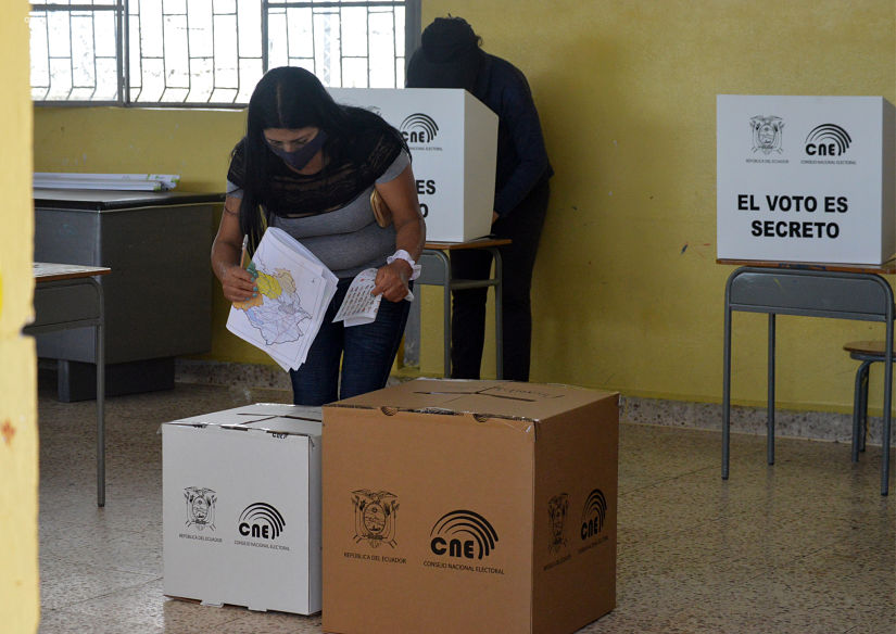 Inicio de jornada electoral se demoró en algunos recintos del país
