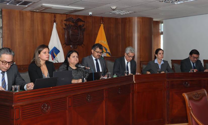 Imagen de los jueces de la Corte Constitucional en una audiencia el 18 de junio del 2023.