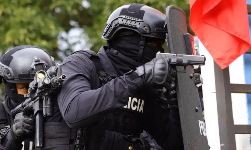 La Policía entrena con nuevas tácticas contra la delincuencia.