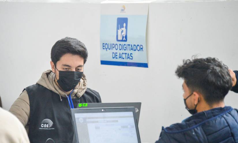 Imagen referencial del trabajo poselectoral que se realiza en las dependencias del CNE.