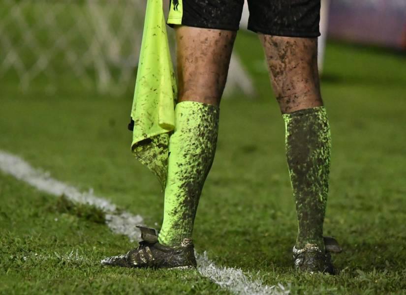 Algunas de las canchas del fútbol ecuatoriano están en malas condiciones