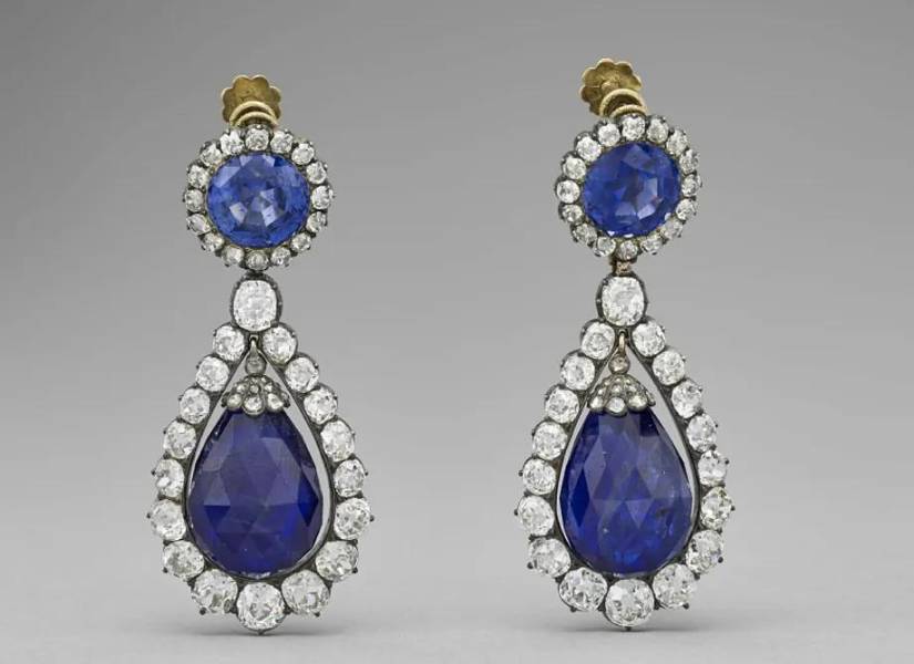Los pendientes de zafiros de la reina María Amelia y Hortensia.