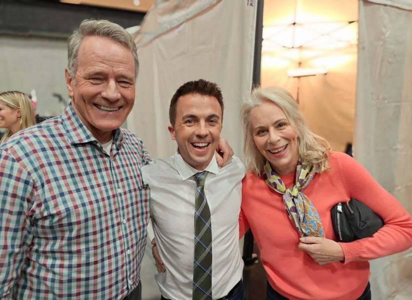 Frankie Muniz junto a Bryan Cranston y Jane Kaczmarek.