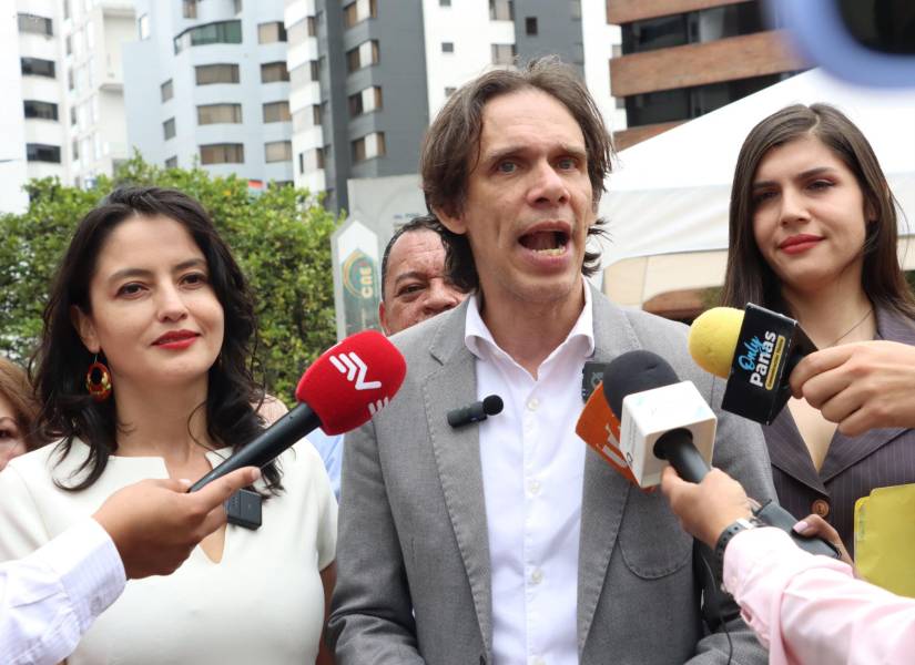 Pedro Granja durante la inscripción de su candidatura en el CNE