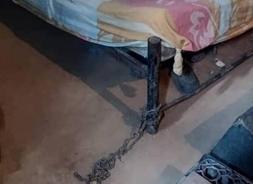 Un hombre con esquizofrenia cobra el bono, compra dos cuchillos y apuñala a una joven de 15 años en Guayaquil