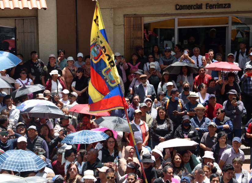 Miles de personas se dieron cita a la Basílica del Voto Nacional para la misa de cuerpo presente de Paulina Tamayo La Grande del Ecuador.