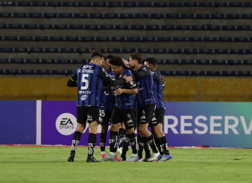 Jugadores de Independiente del Valle celebran la victoria ante Vasco da Gama por el partido de ida de los playoffs de la Copa Sudamericana