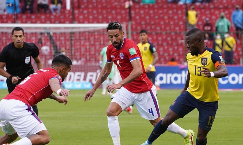 Ecuador empata 0-0 con Chile con un jugador menos